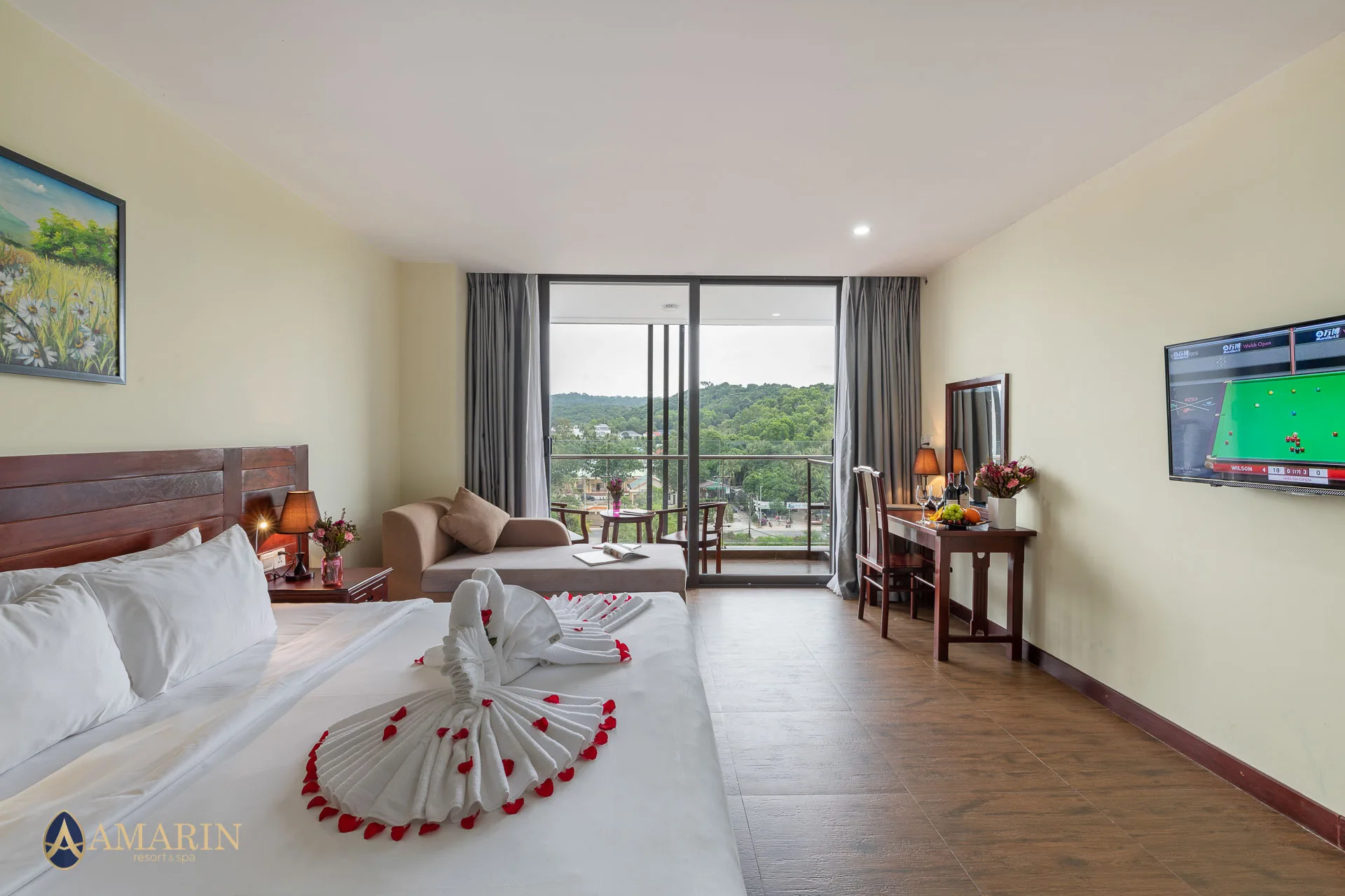 Deluxe Hill View	
