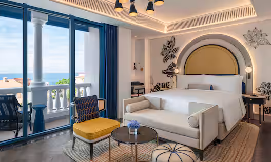Sorrento Corner Suite