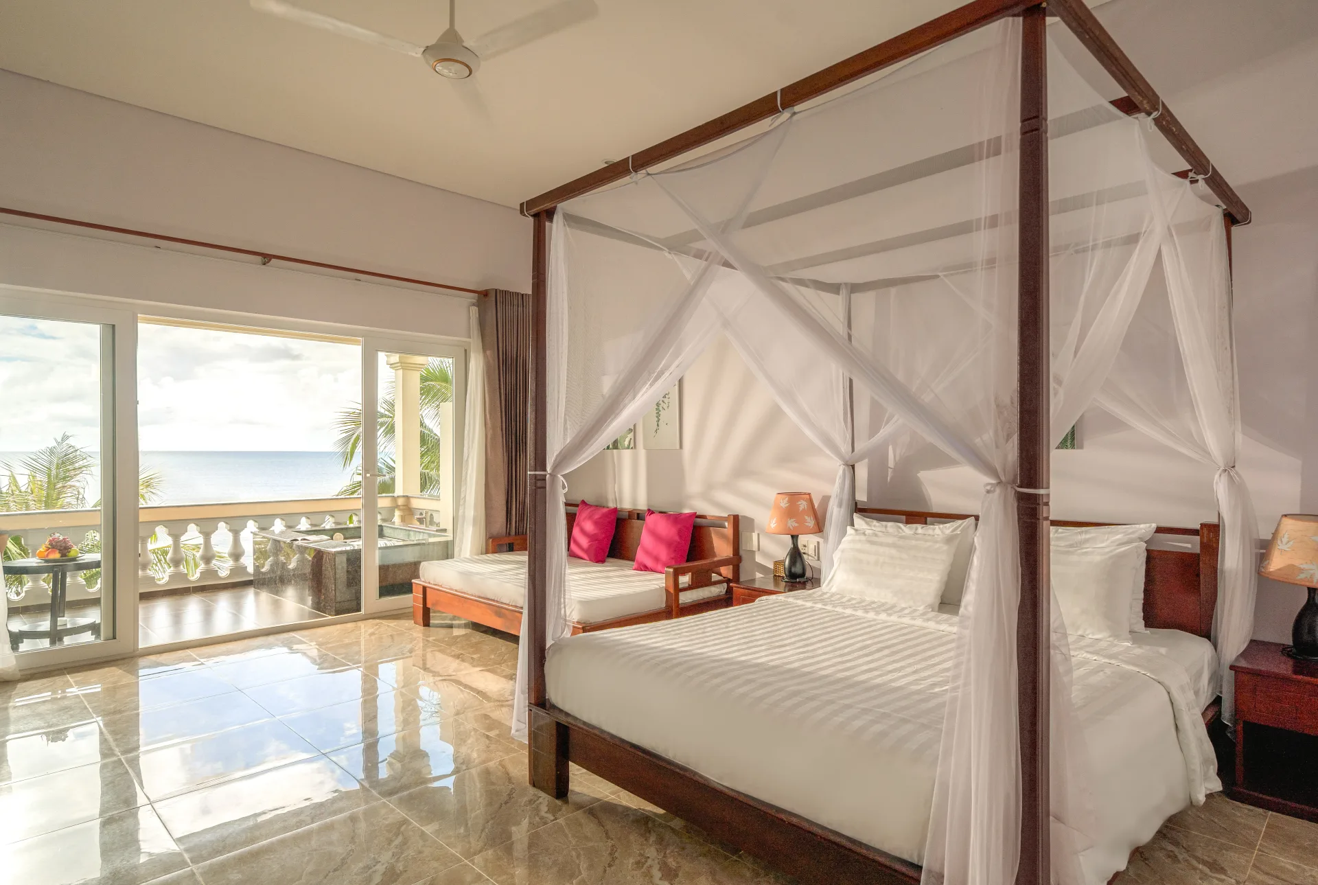 Ocean Front Villa with open Bathtub