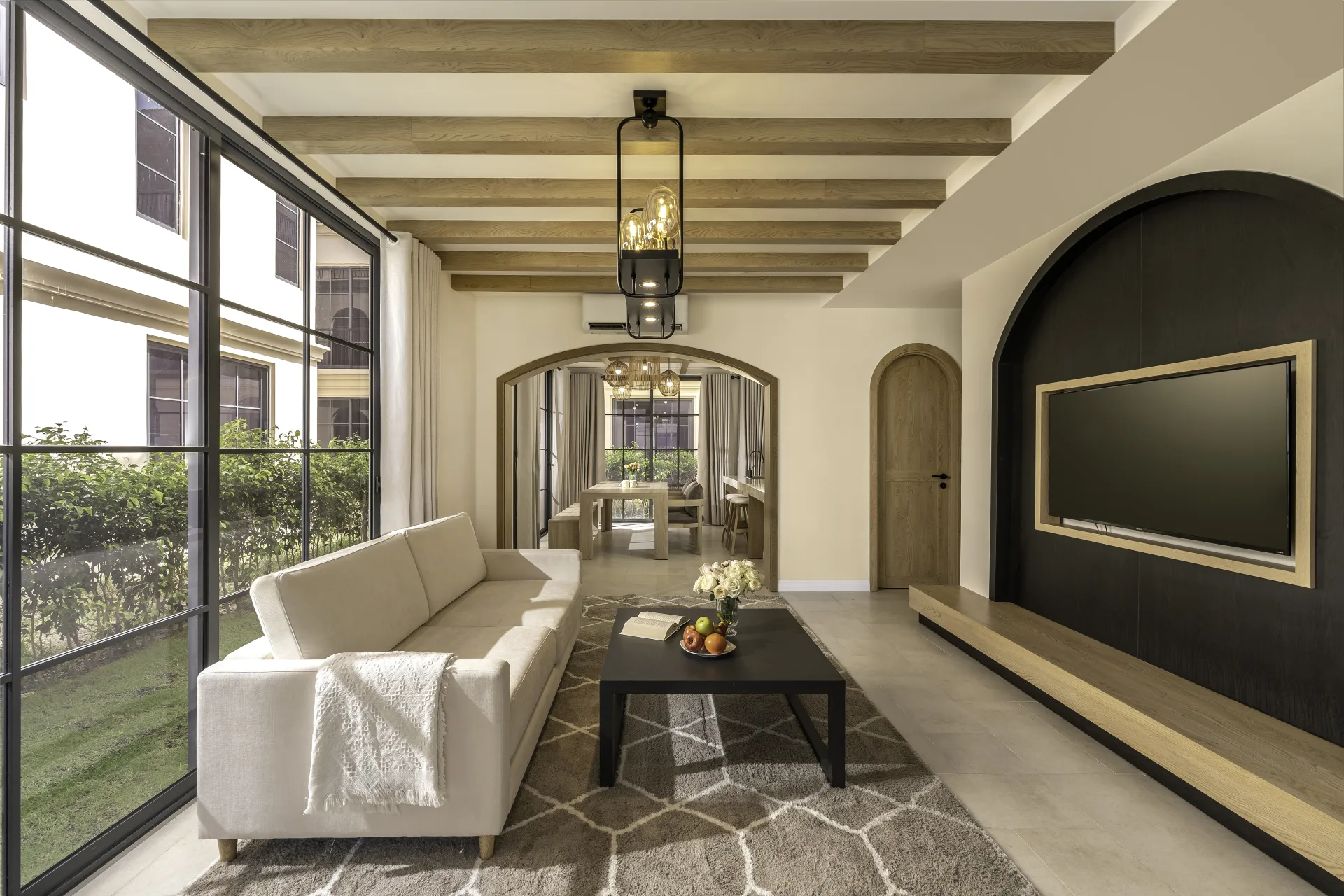 Grand 4-Bedroom Garden