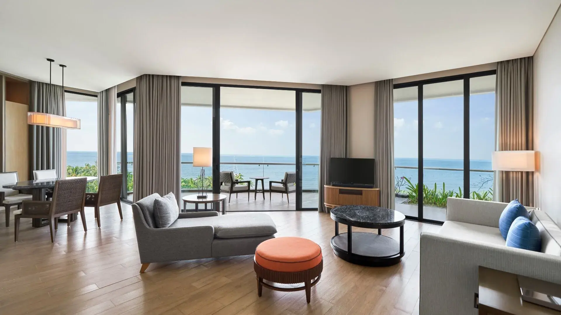 Two Bedrooms Bridge Suite Club Lounge Access Ocean View