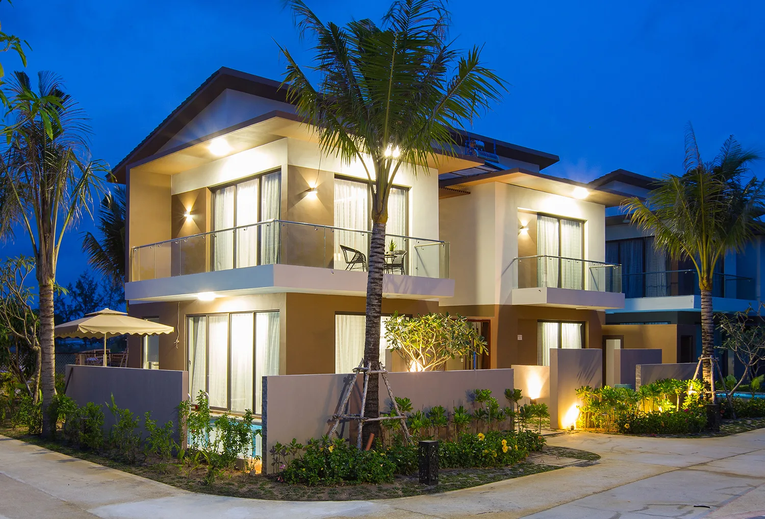 Villa 3 Bedrooms Garden 	