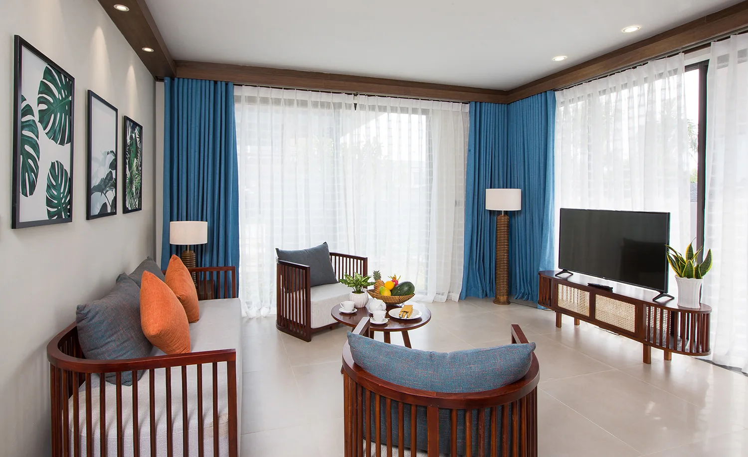 Villa 3 Bedrooms Garden 	
