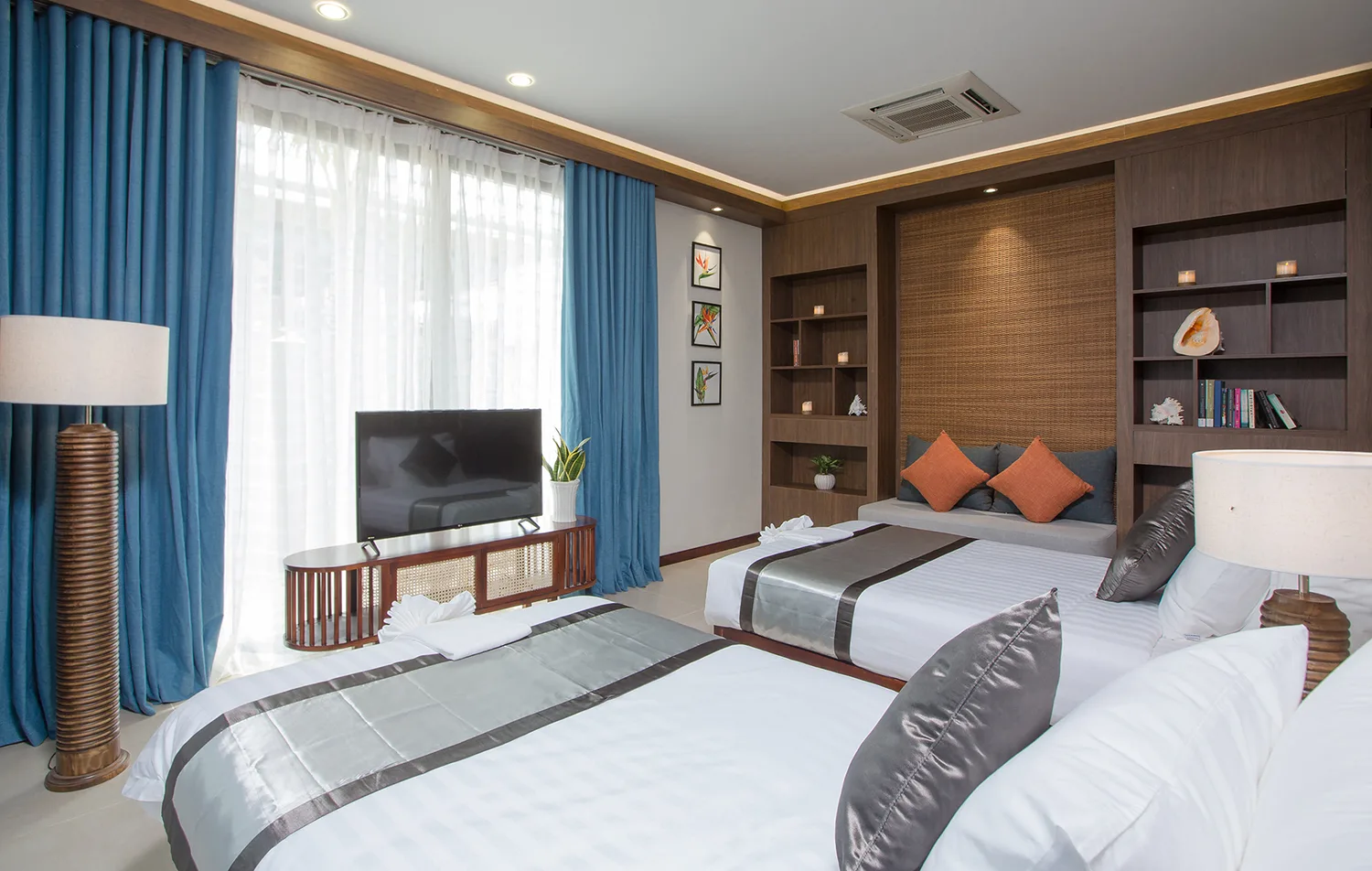 Villa 4 Bedrooms Garden 	
