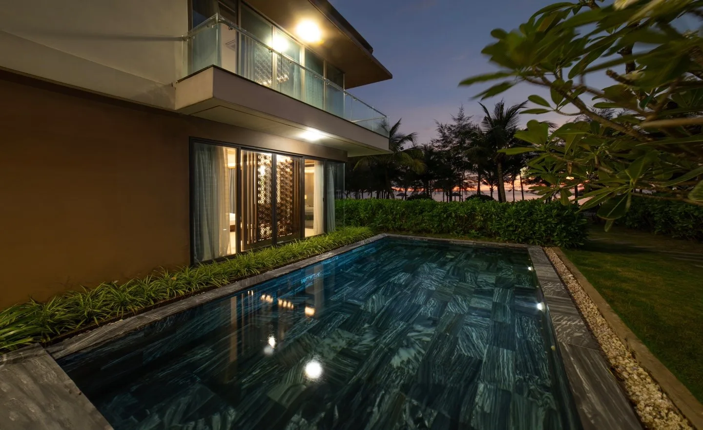 Villa 4 Bedrooms Garden 	