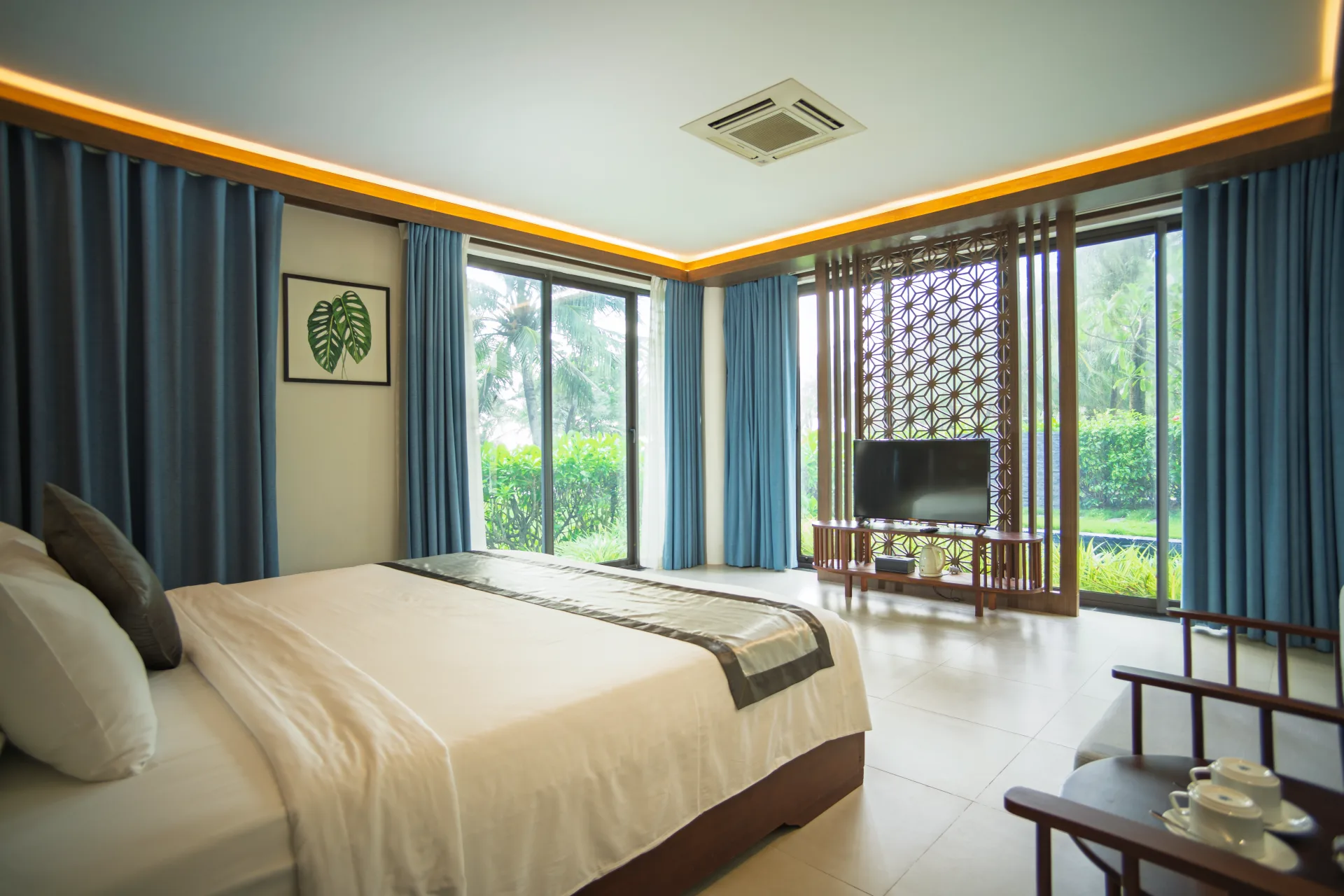 Villa 3 Bedrooms Beachfront 	