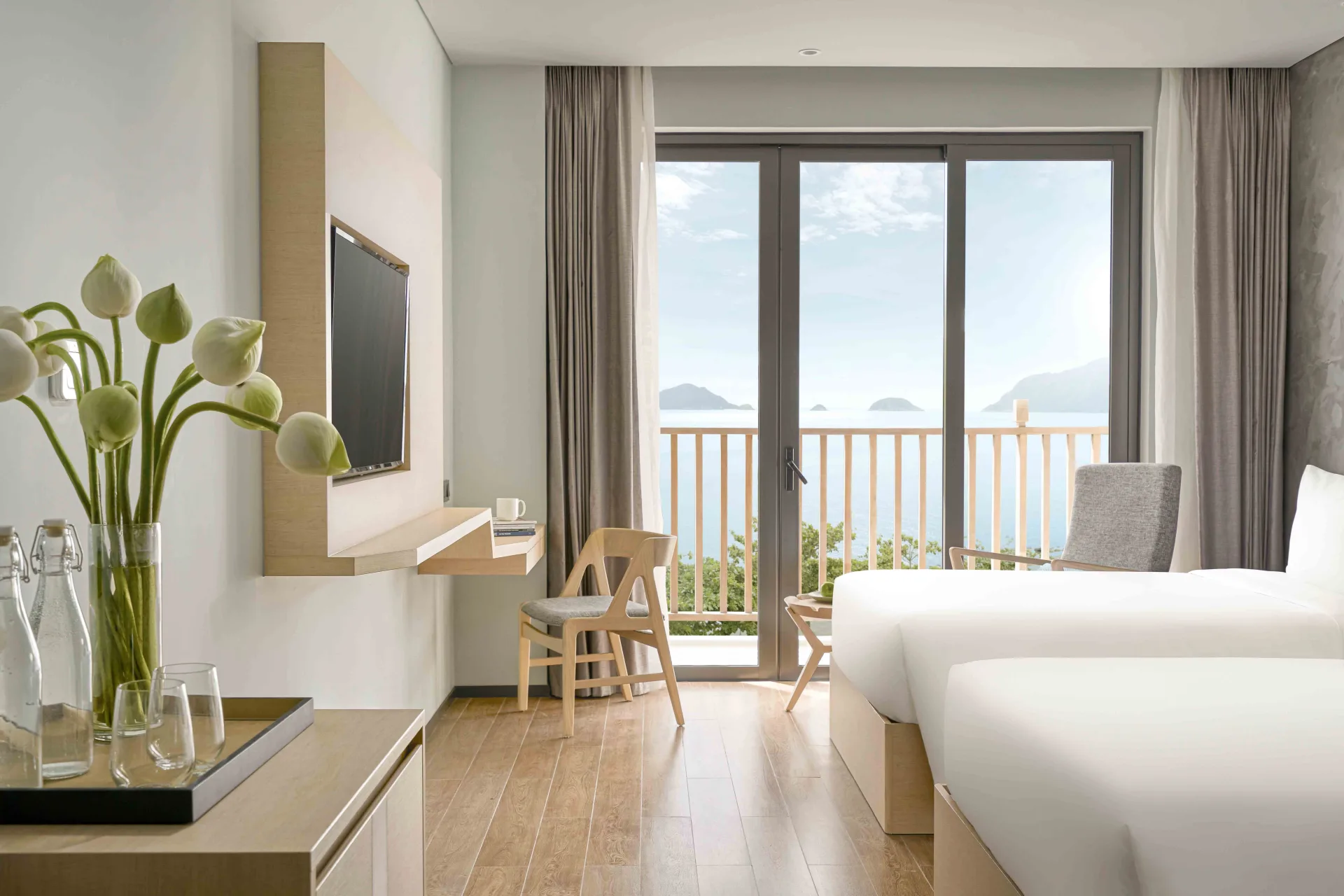 Deluxe Balcony Ocean View (King/ Twin)