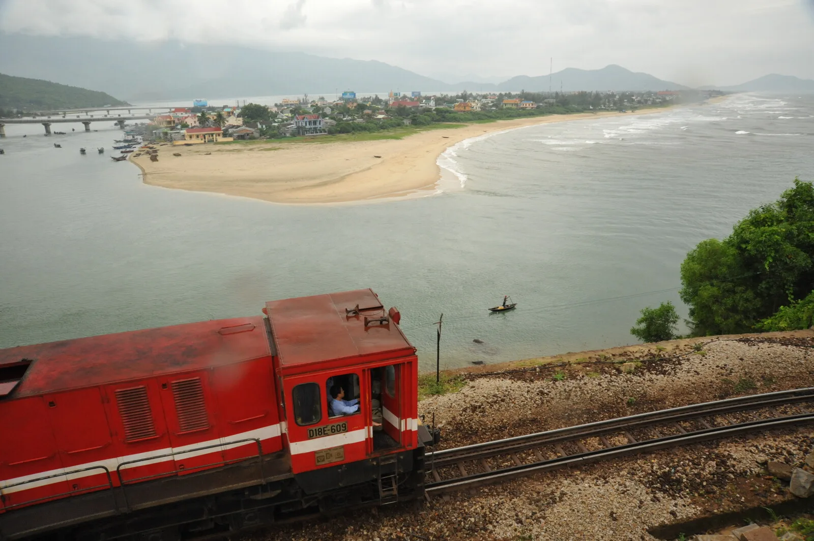  Ngày 3 – Đà Nẵng – Chuyến Tàu Di Sản – Lăng Cô – Huế