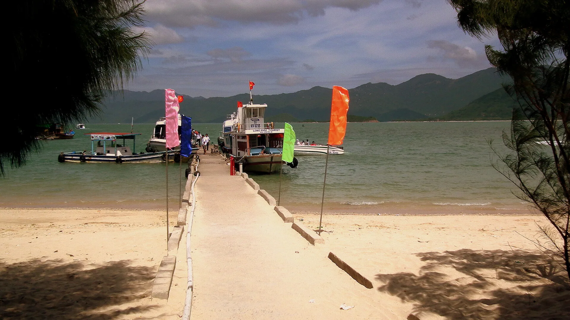 Ngày 4: Tour 3 Đảo Hoặc VinWonders Nha Trang