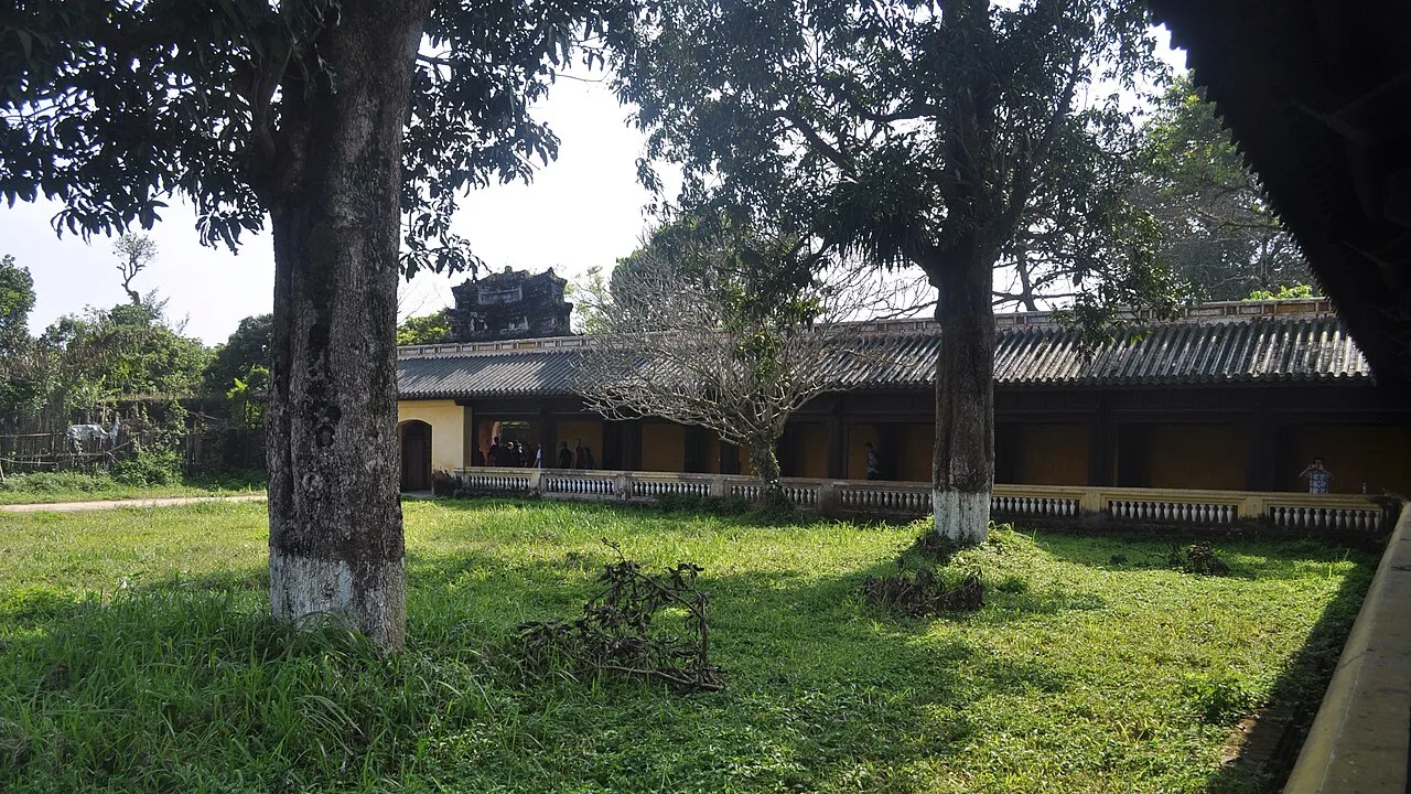 ay 3: Da Nang – Hue Imperial City – Thien Mu Pagoda – Khai Dinh Tomb