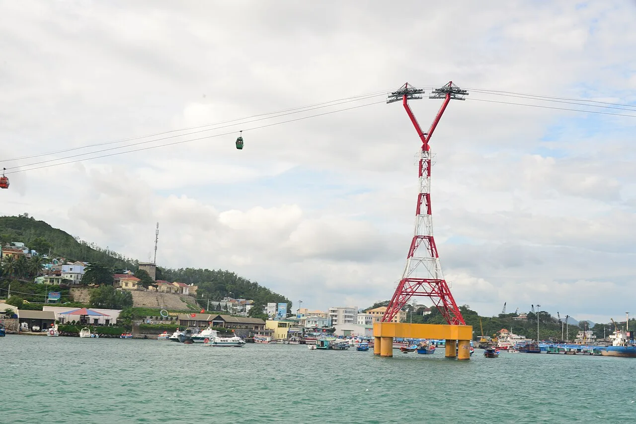 Ngày 1: TP.HCM – Nha Trang – Vinpearl Harbour / VinWonders
