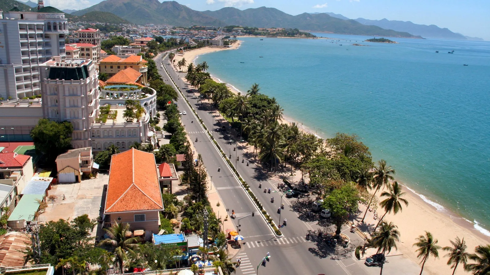 Nha Trang 4-Day 3-Night Tour from Ho Chi Minh City – 3 Islands, VinWonders & Hot Springs