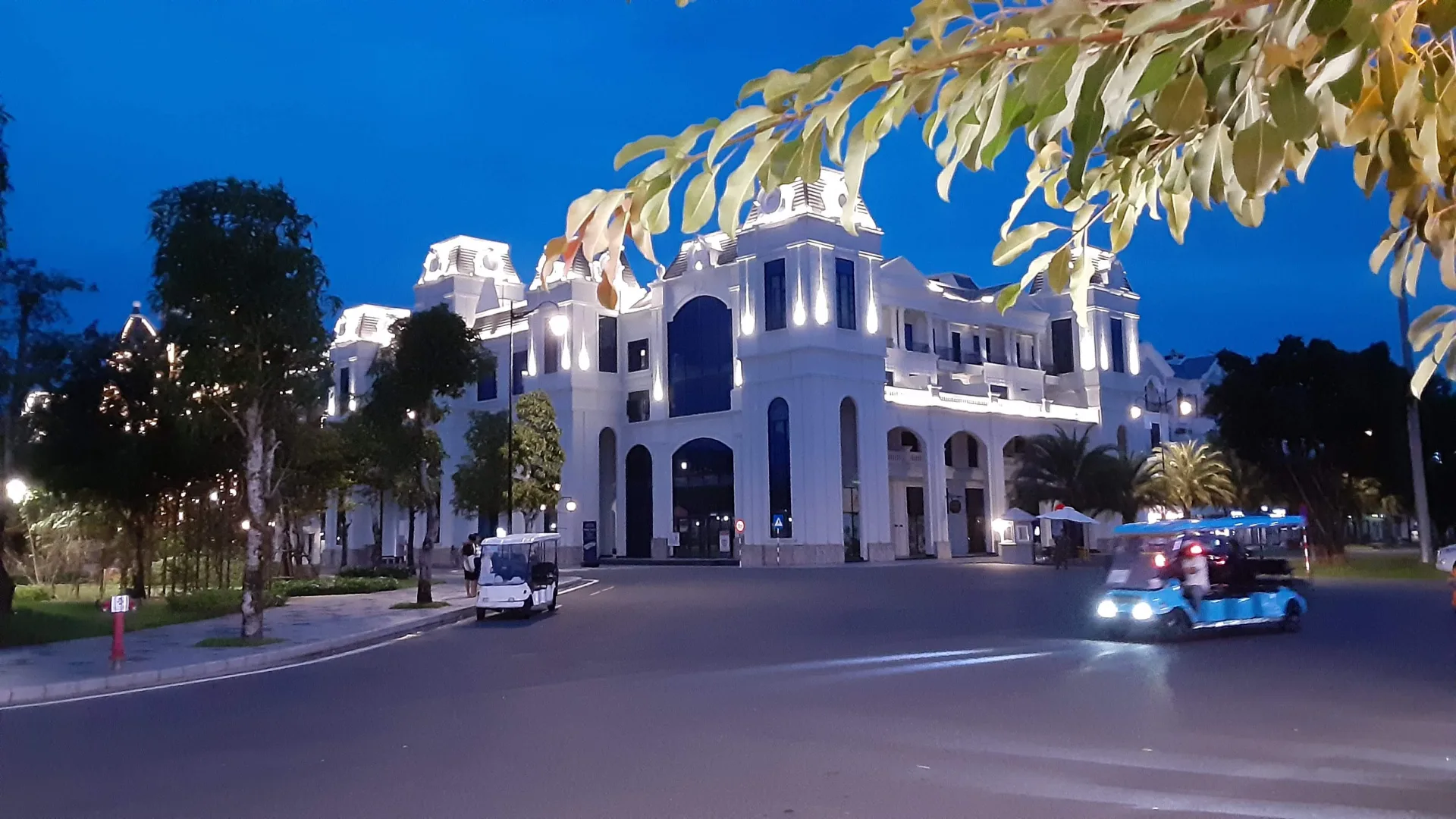 Ngày 1: Hà Nội – Phú Quốc – Wyndham Grand – Grand World