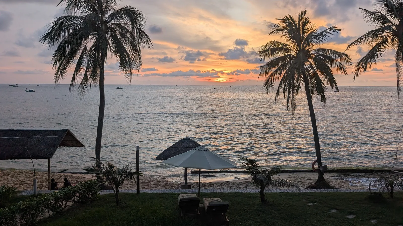 4-Day 3-Night Phu Quoc Tour from Hanoi – Grand World, Three Islands & Hon Thom