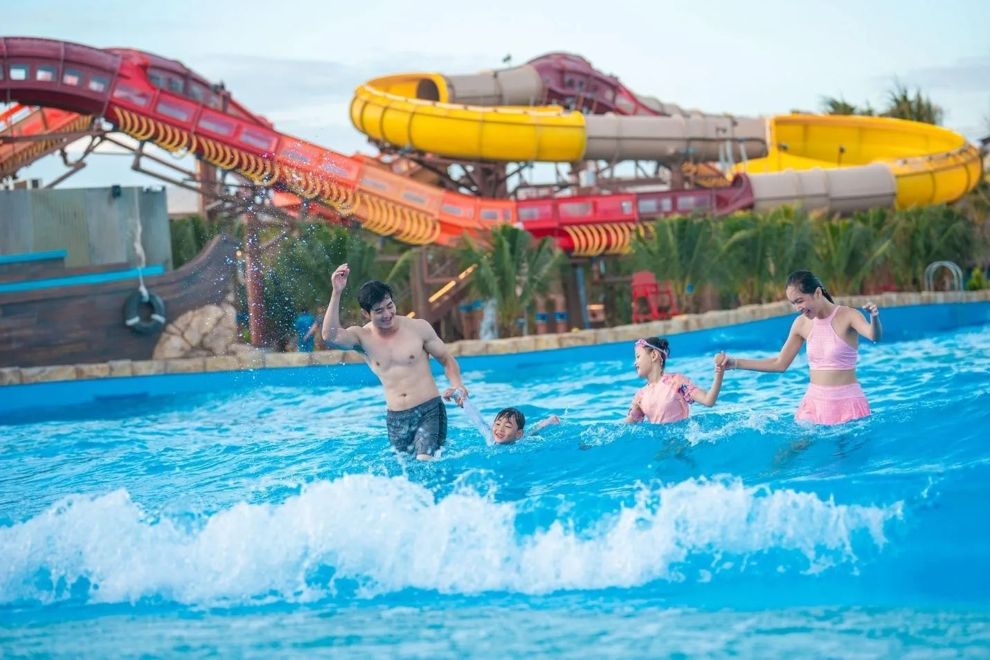 Prosperity Bay – 6,000 m² Wave Pool