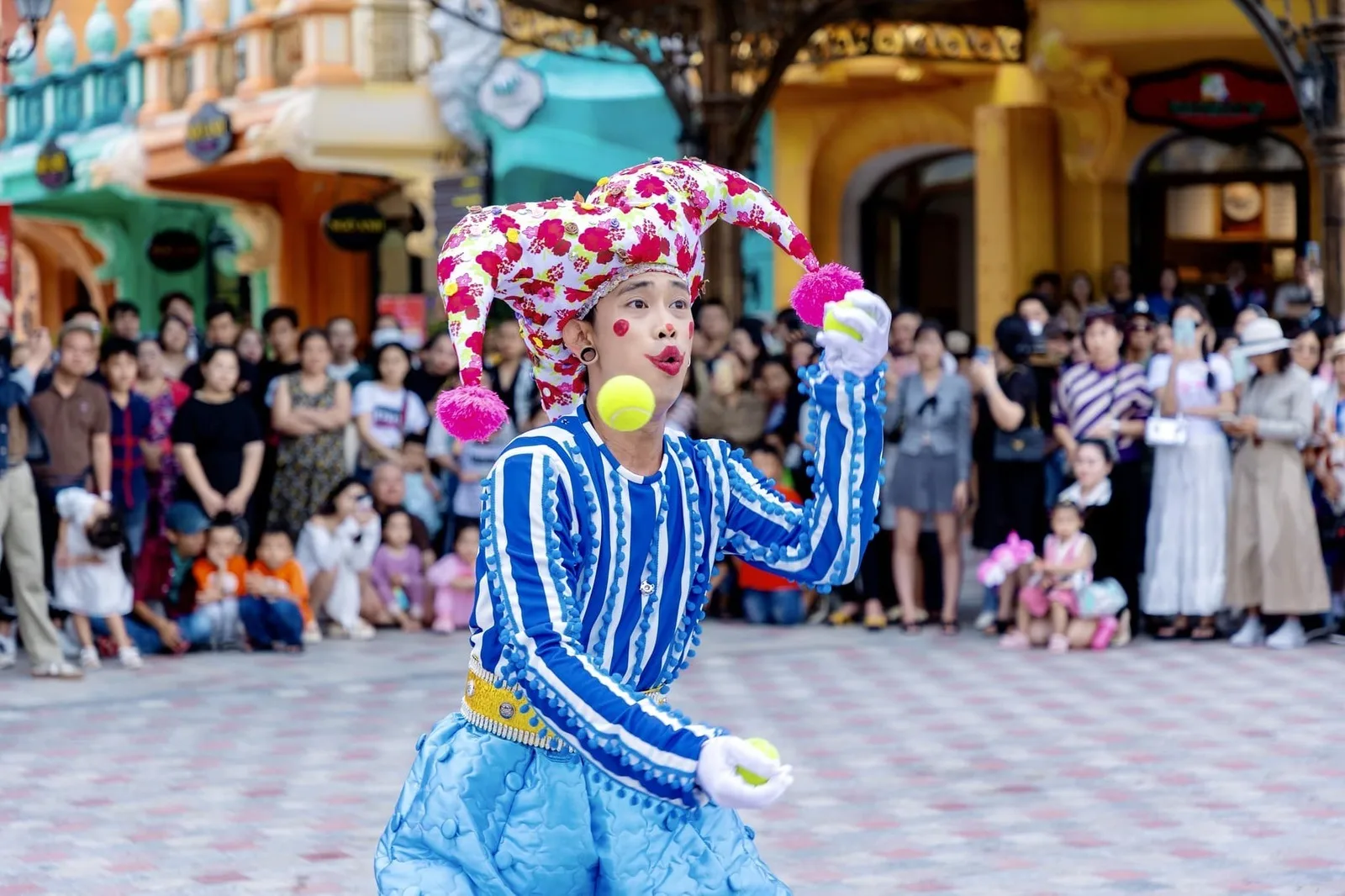 Entertainment Shows & Light Square