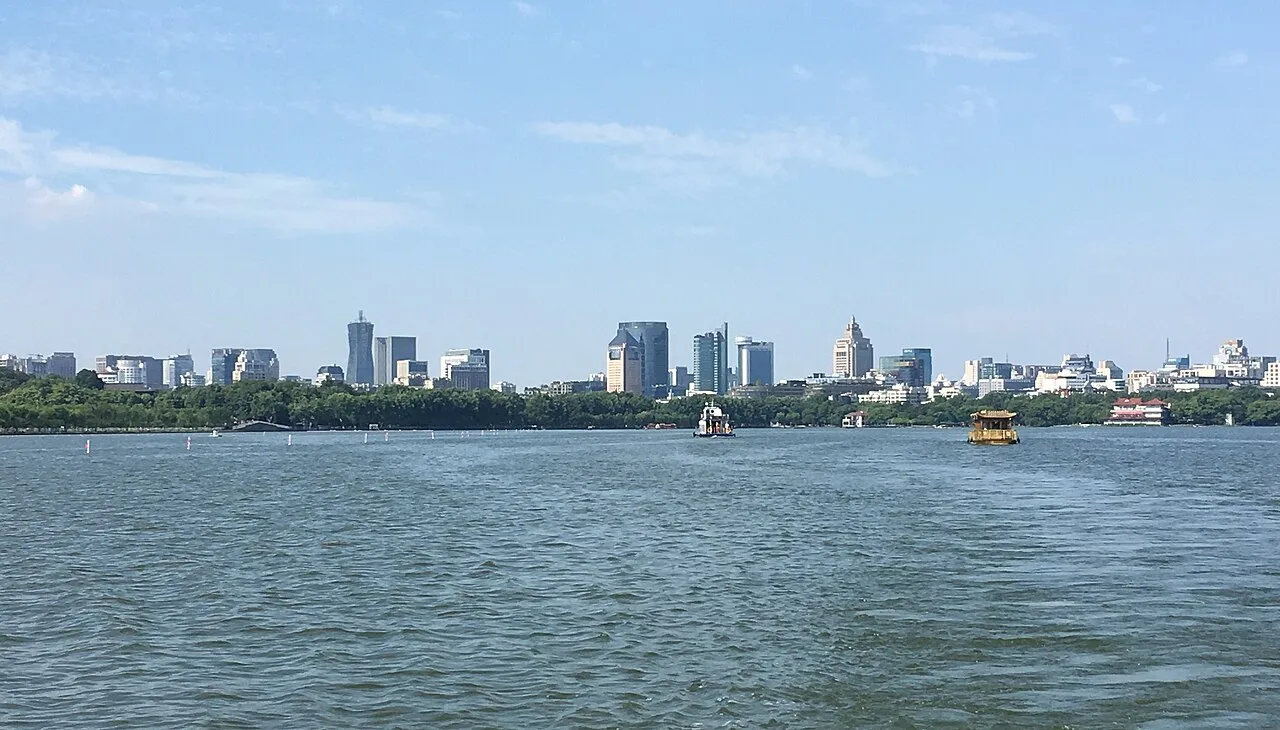 VIP2 Shanghai – Hangzhou – Qingshan Lake – Wuzhen – Shanghai Free Day/Disneyland 6D5N