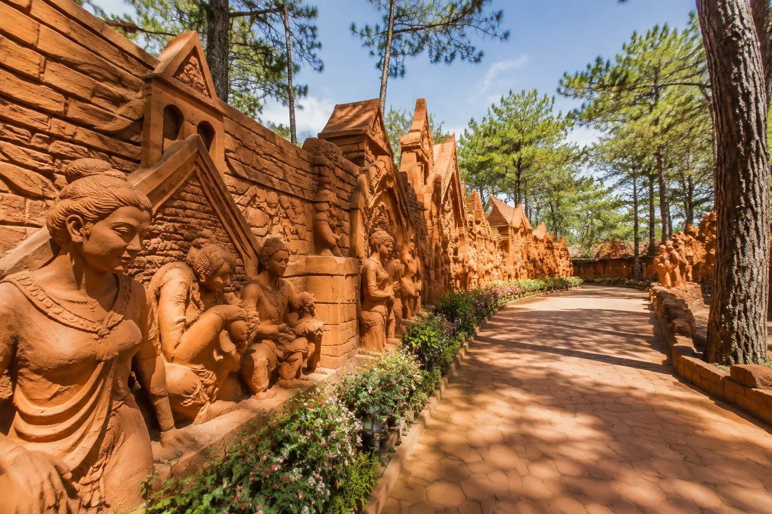 Clay Tunnel – Tuyen Lam Lake – Eden Garden