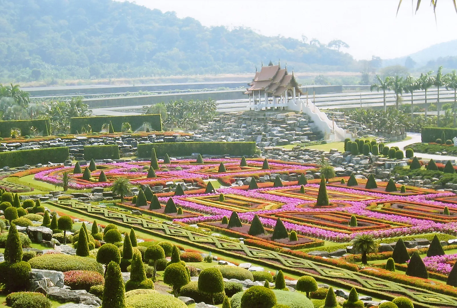Hanoi – Bangkok – Pattaya – Jomtien Beach – Nong Nooch – Baiyoke Sky – Hanoi 5D4N