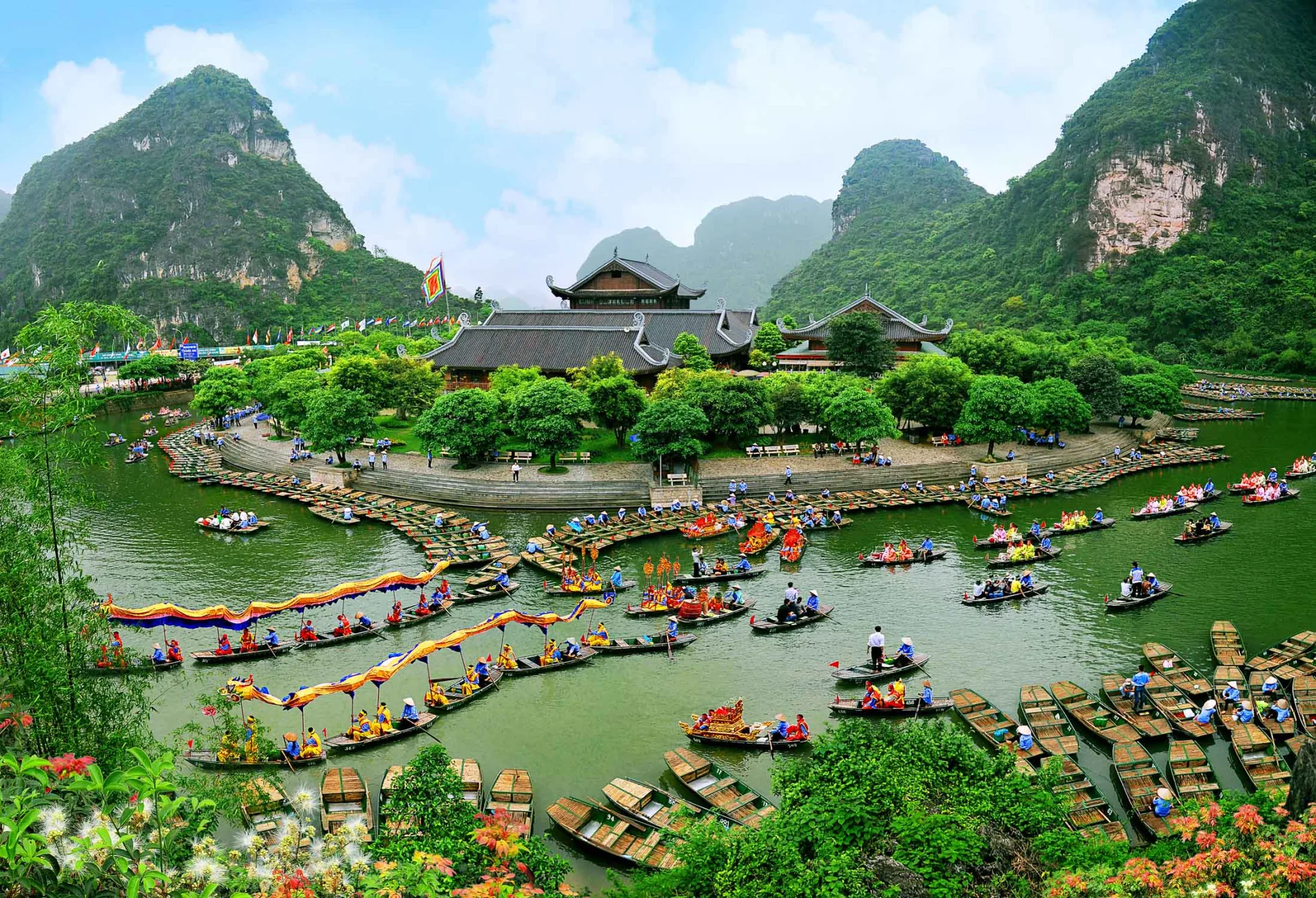 Ăn trưa tại Tam Cốc