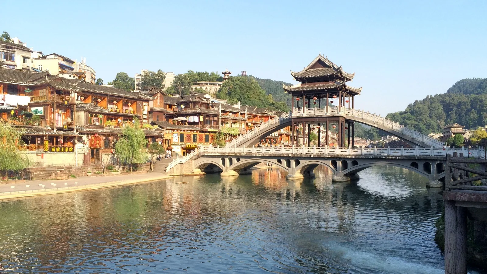 Hanoi – Zhangjiajie – Fenghuang Ancient Town – Morong Miao Village – Tianmen Mountain 5D4N