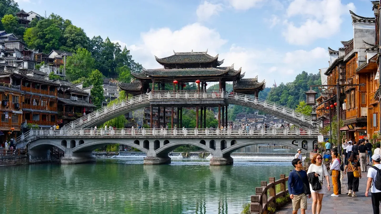 Hanoi – Zhangjiajie – Fenghuang Ancient Town – Morong Miao Village – Tianmen Mountain 5D4N