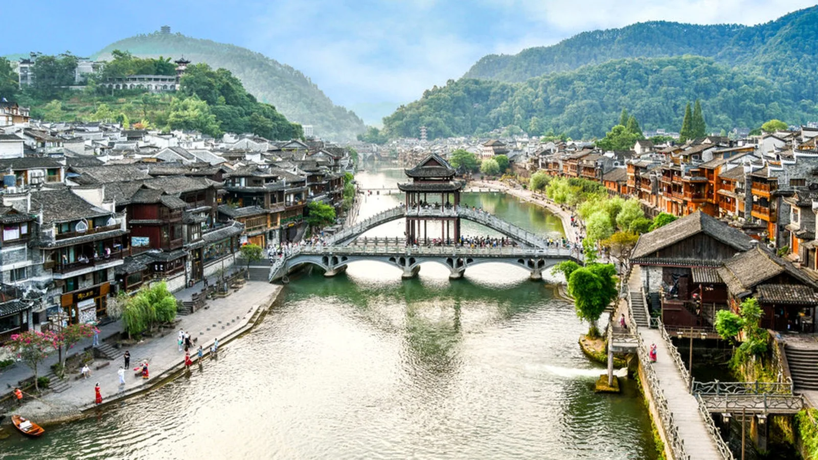 Hanoi – Zhangjiajie – Fenghuang Ancient Town – Morong Miao Village – Tianmen Mountain 5D4N