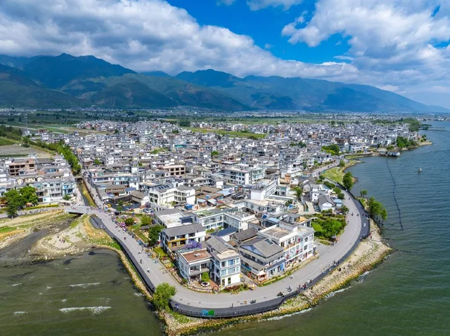Erhai Lake S-Curve