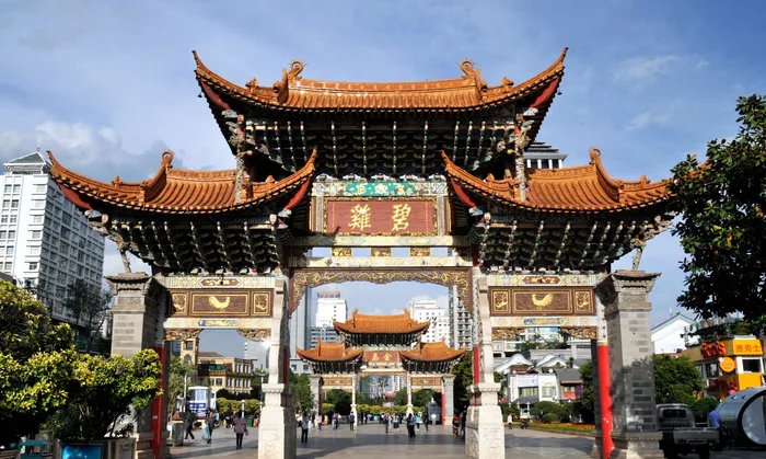 Jinma Biji Archway – Nanqiang Night Market