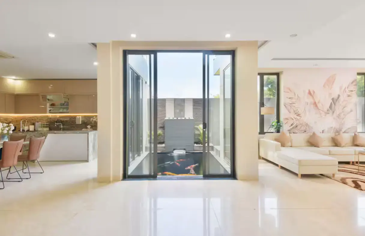 Khu sinh hoạt chung rộng rãi khi thuê villa Đà Nẵng theo ngày